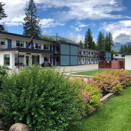 Revelstoke Lodge מראה חיצוני תמונה