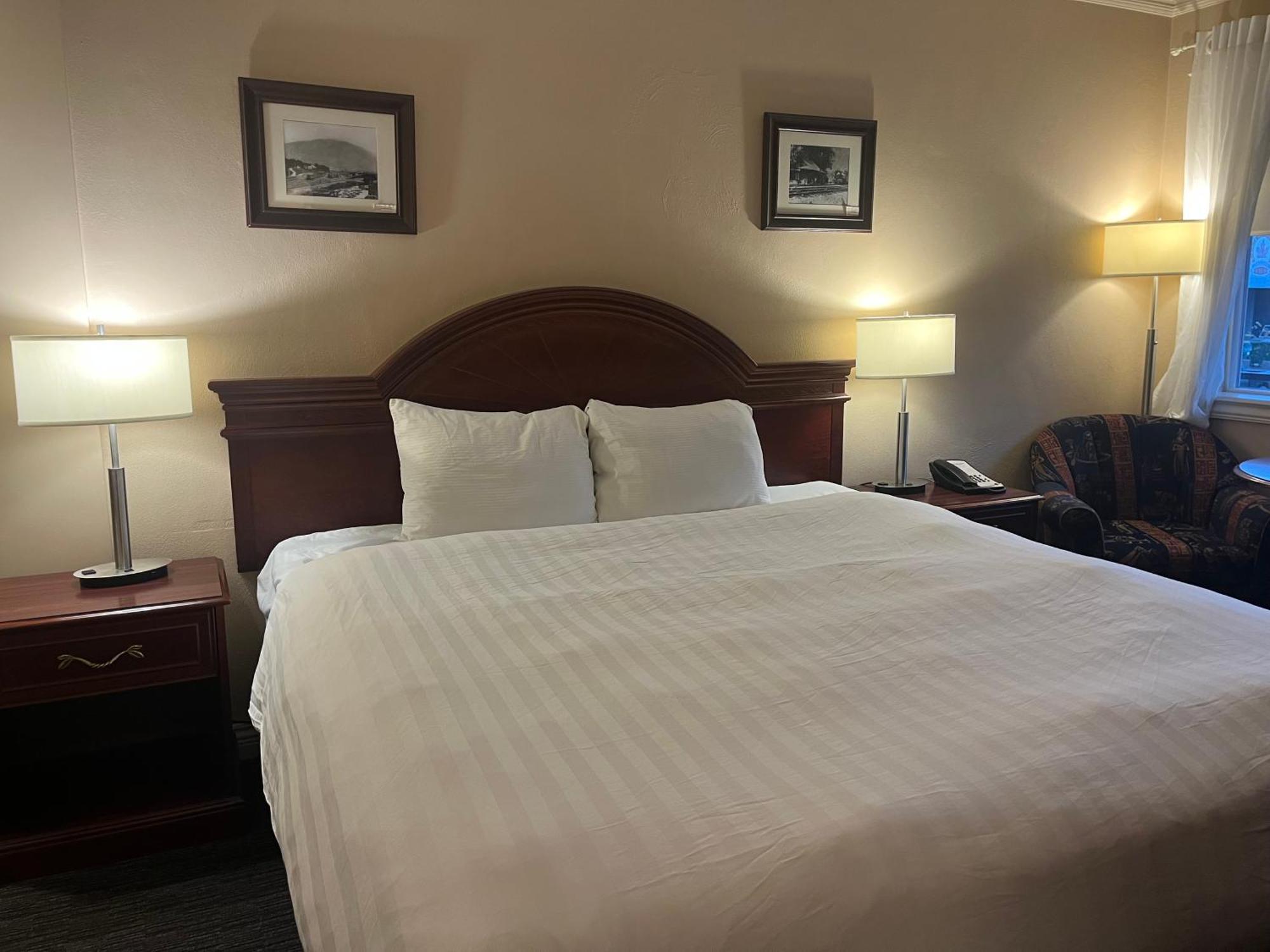 Revelstoke Lodge מראה חיצוני תמונה