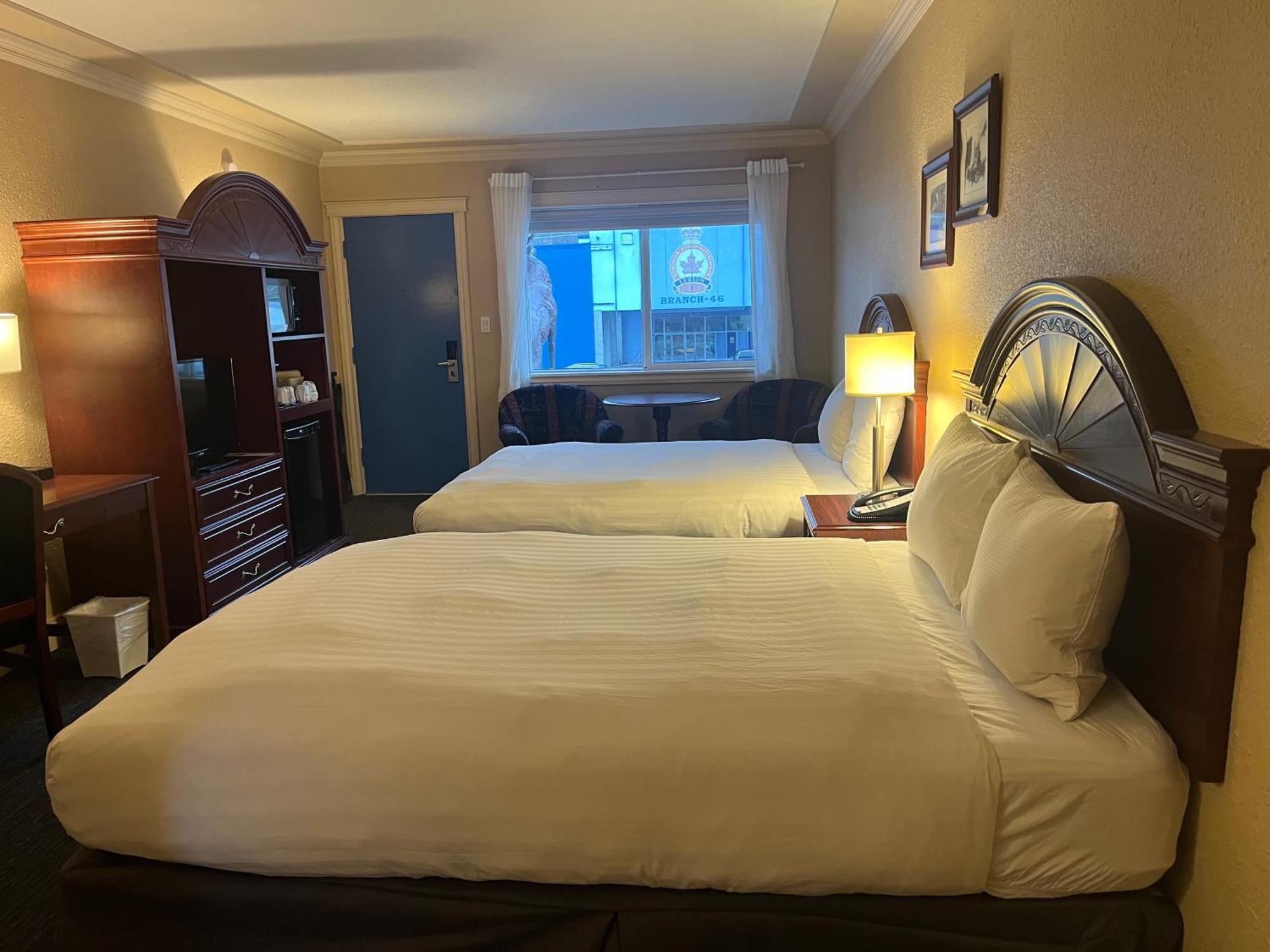 Revelstoke Lodge מראה חיצוני תמונה