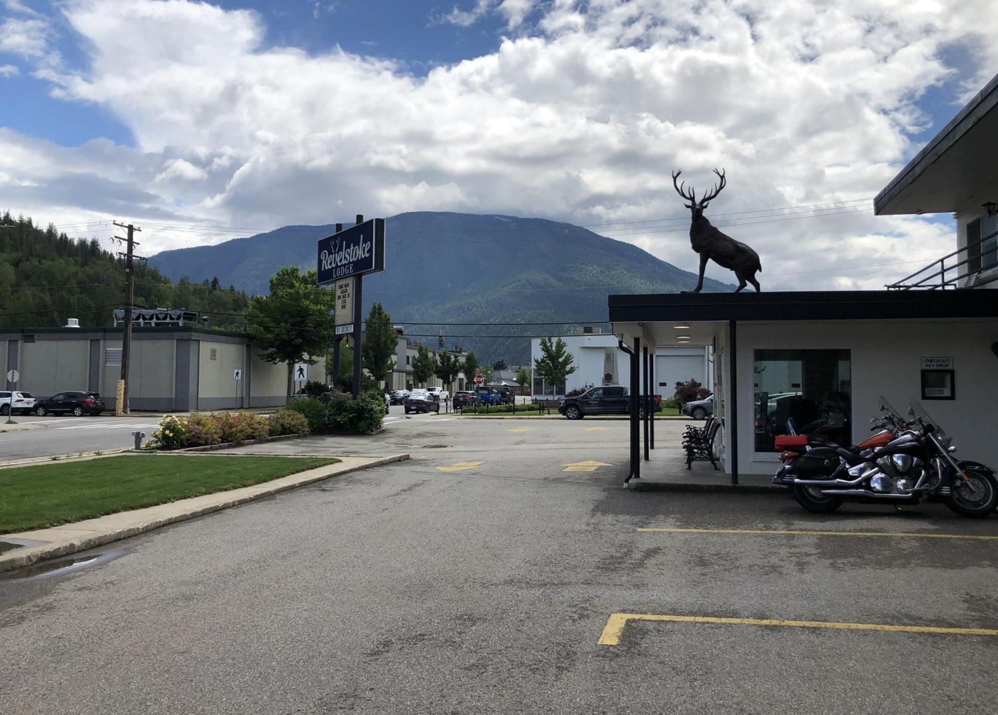 Revelstoke Lodge מראה חיצוני תמונה