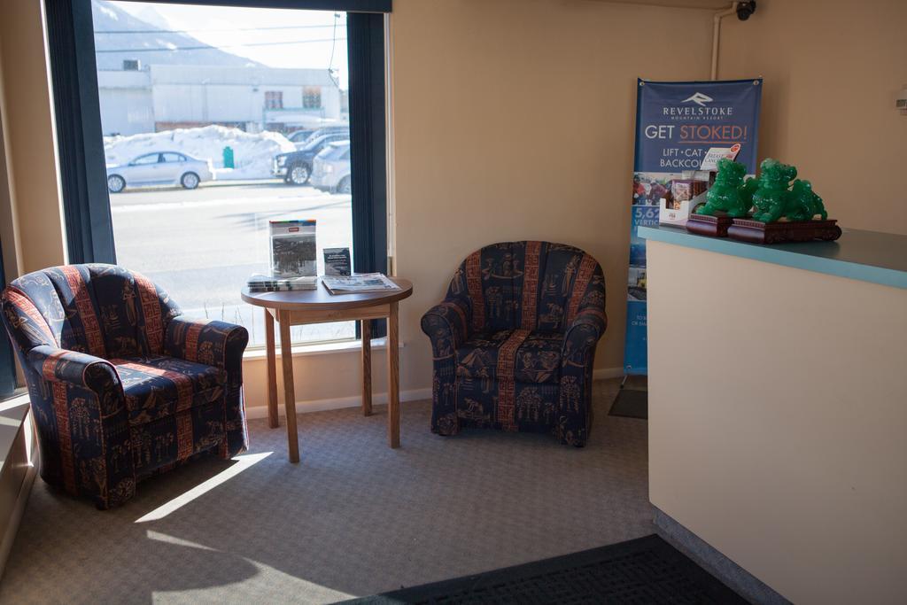 Revelstoke Lodge מראה חיצוני תמונה