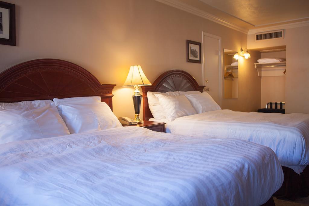 Revelstoke Lodge מראה חיצוני תמונה