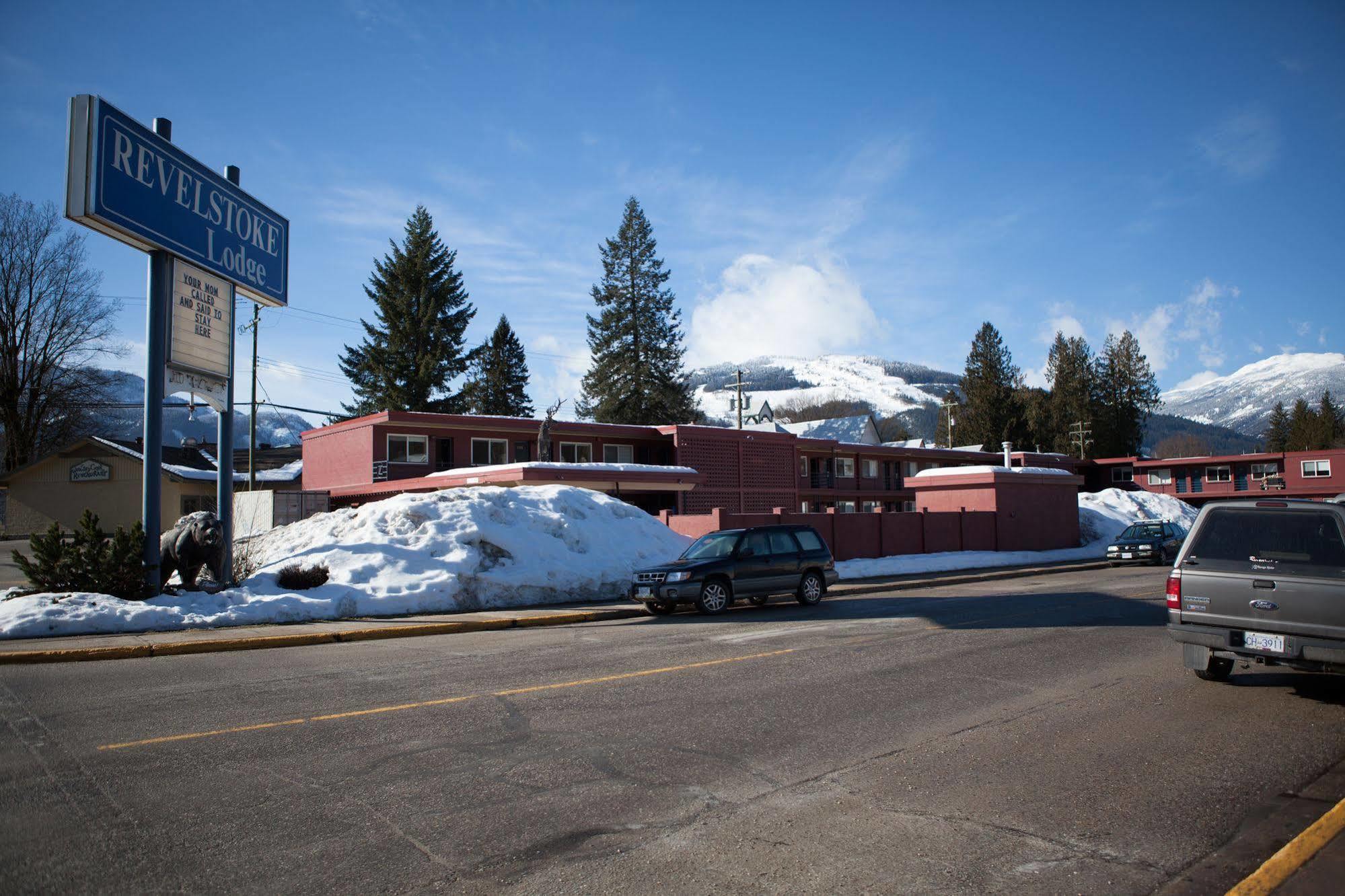 Revelstoke Lodge מראה חיצוני תמונה