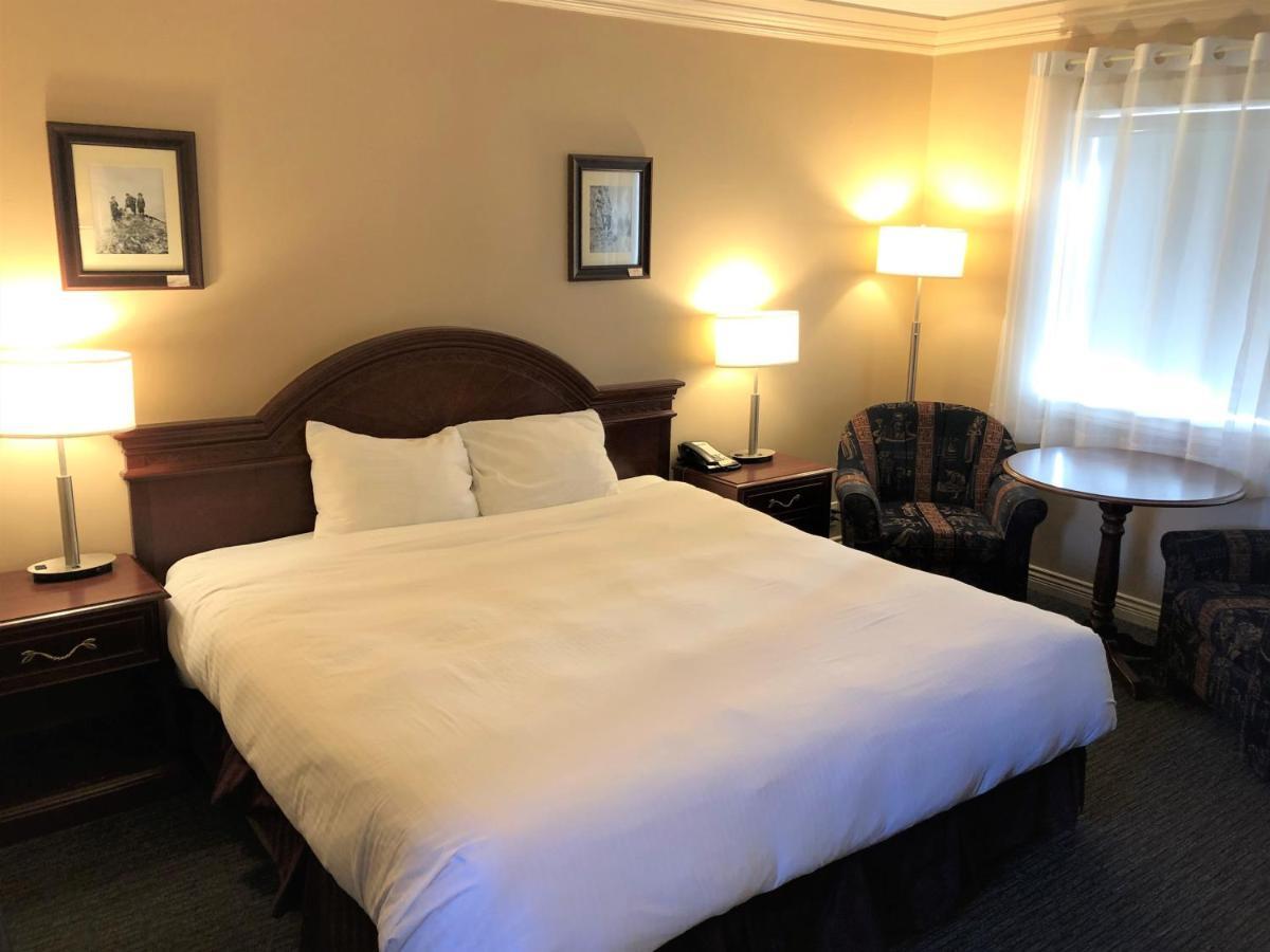 Revelstoke Lodge מראה חיצוני תמונה